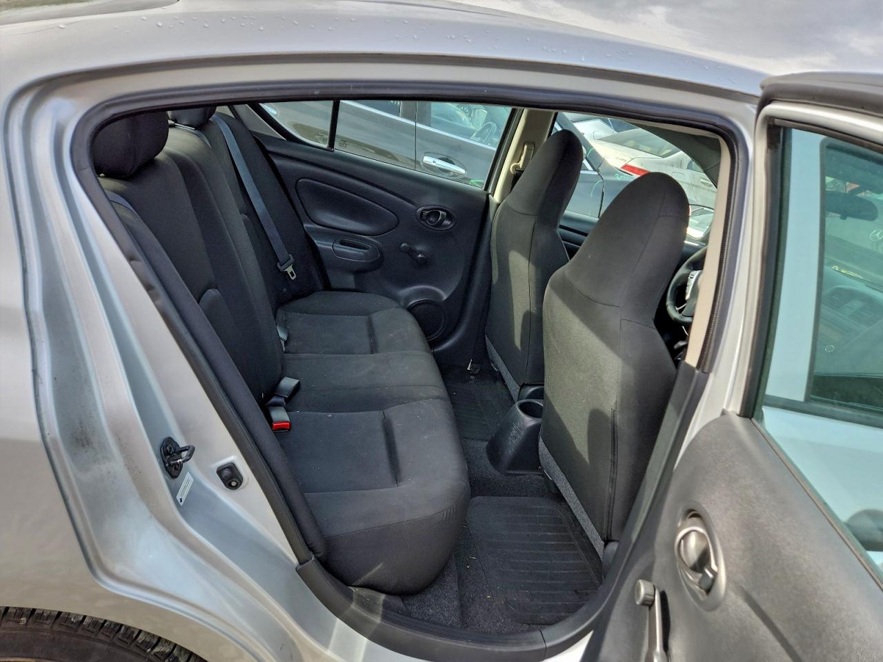 Nissan Versa S Image 8