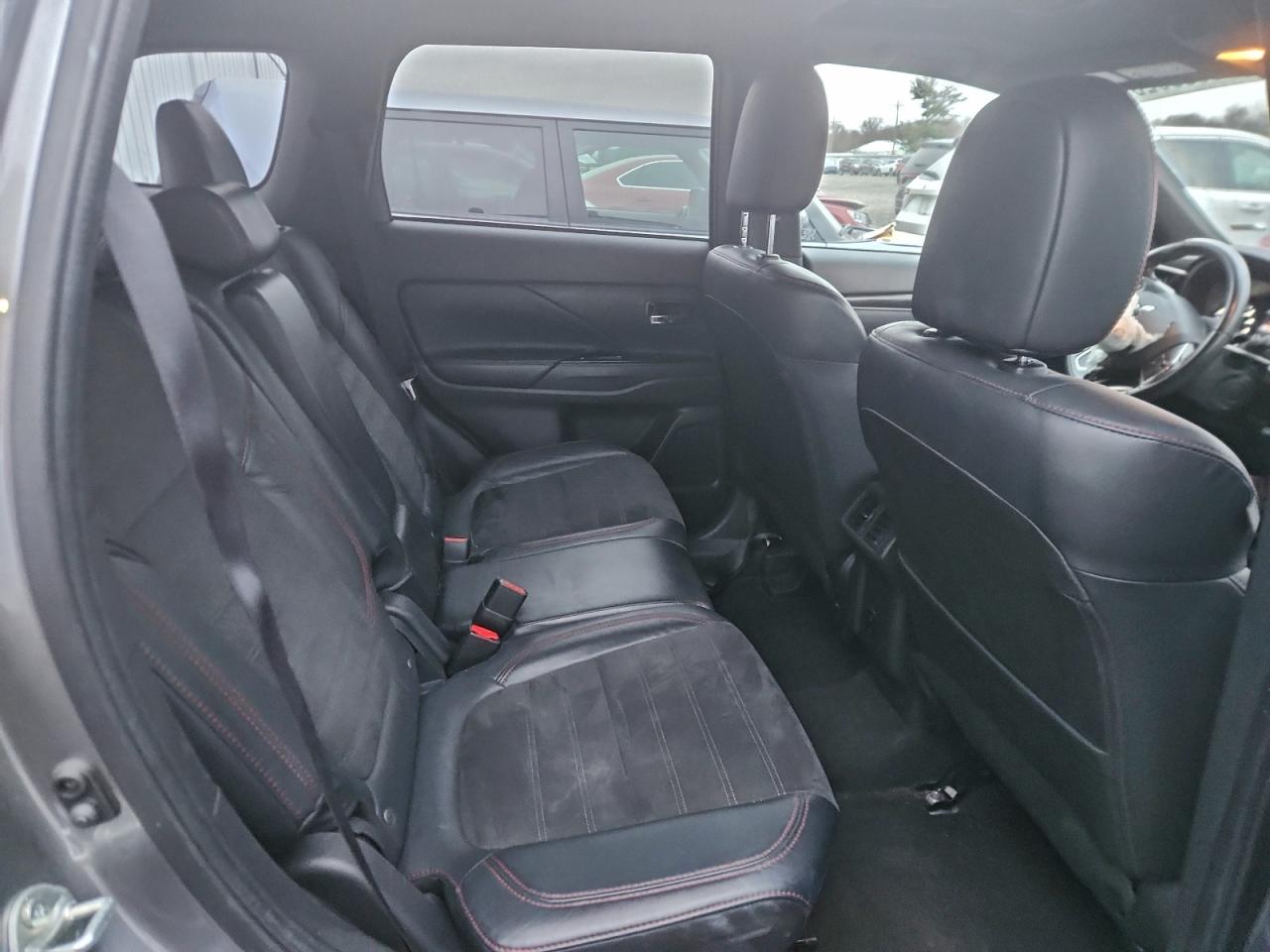 Mitsubishi Outlander Se Image 10