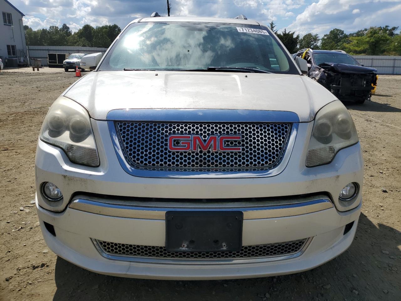 GMC Acadia Denali Image 2