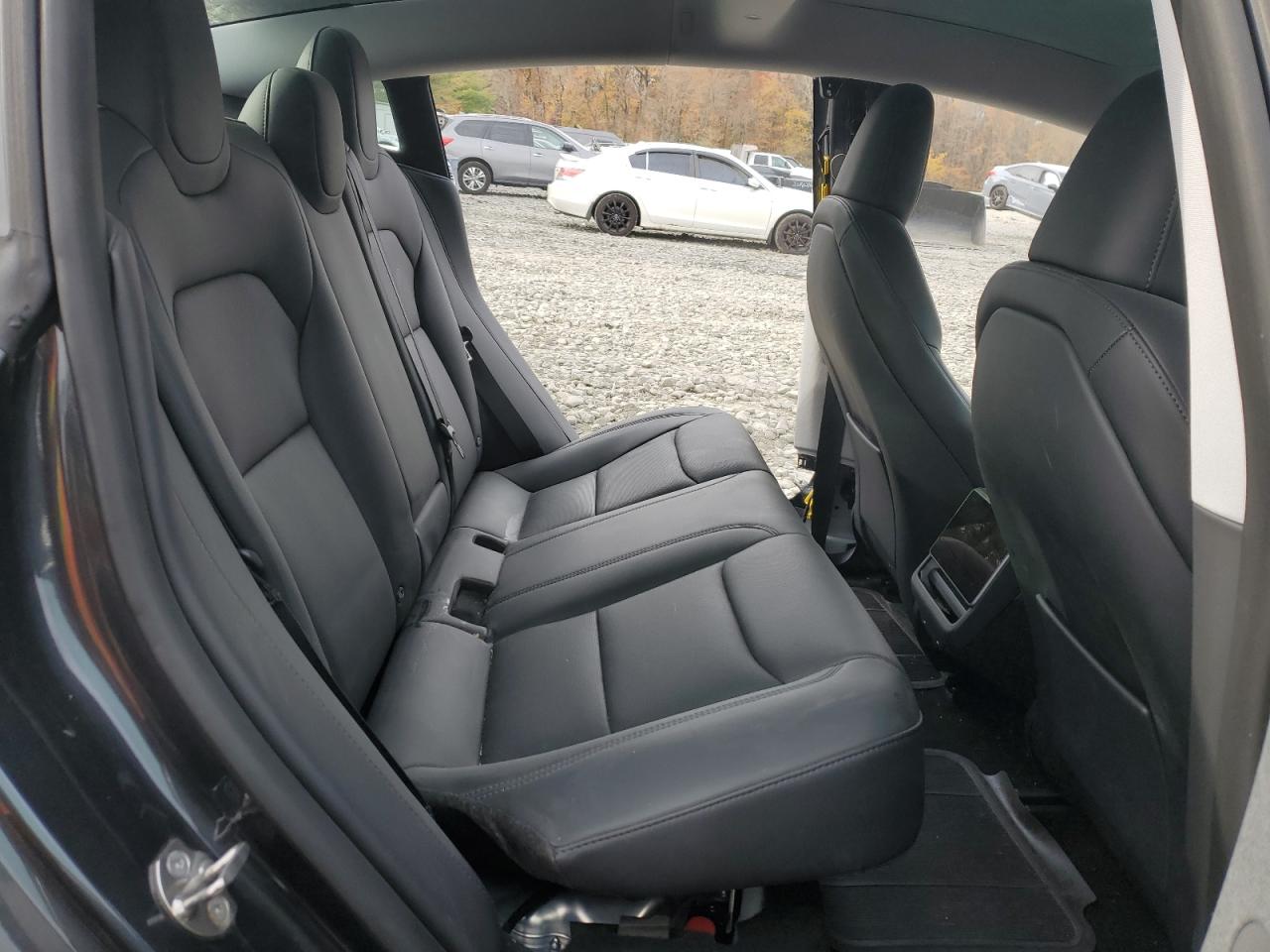 Tesla Model 3 Image 12