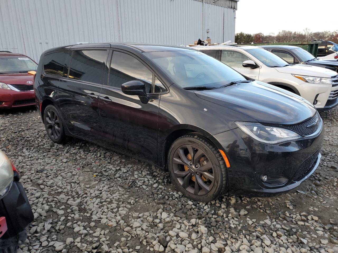 Chrysler Pacifica Touring Image 4