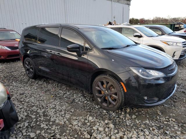 Chrysler Pacifica Touring Image 4