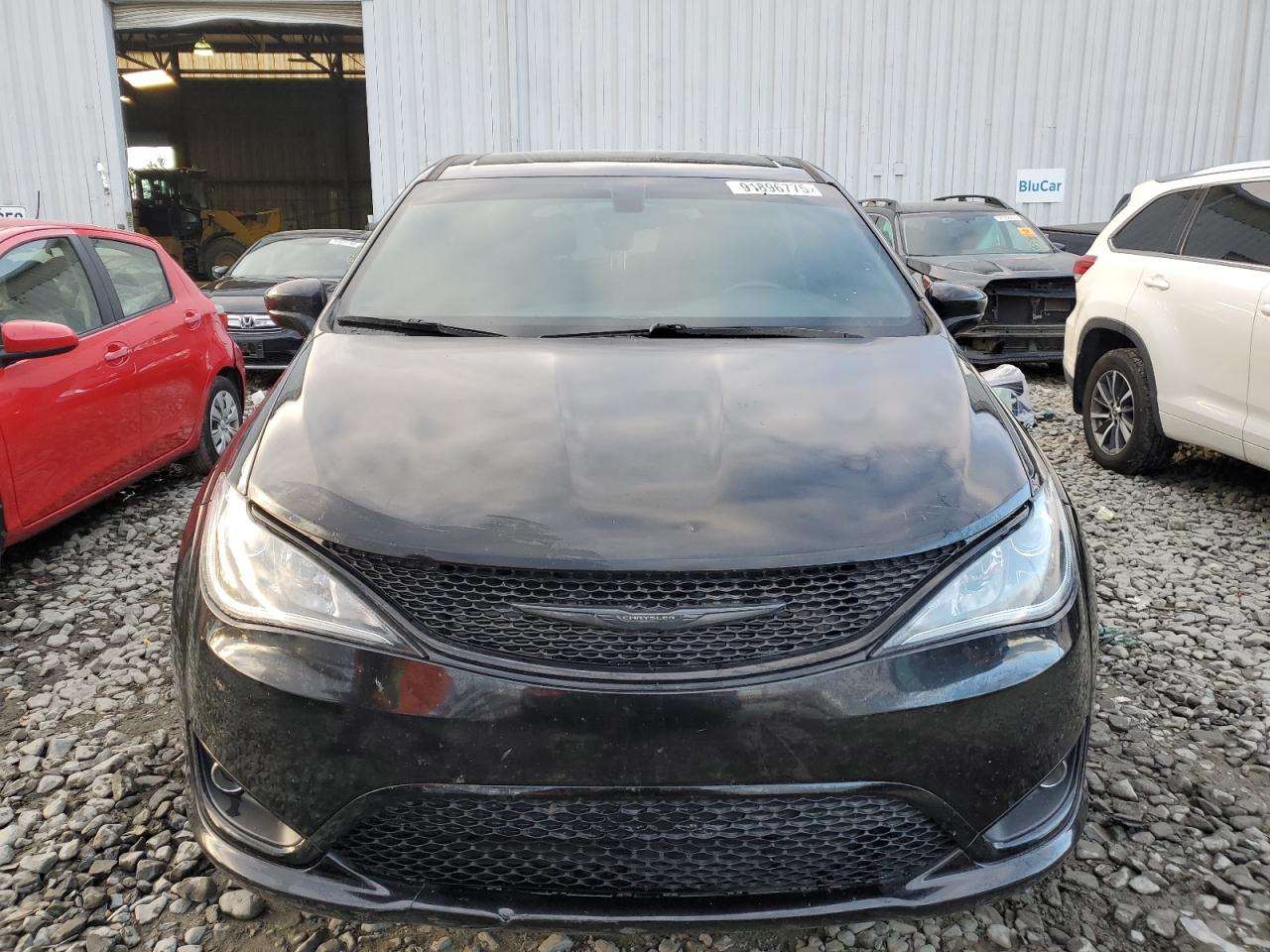 Chrysler Pacifica Touring Image 6