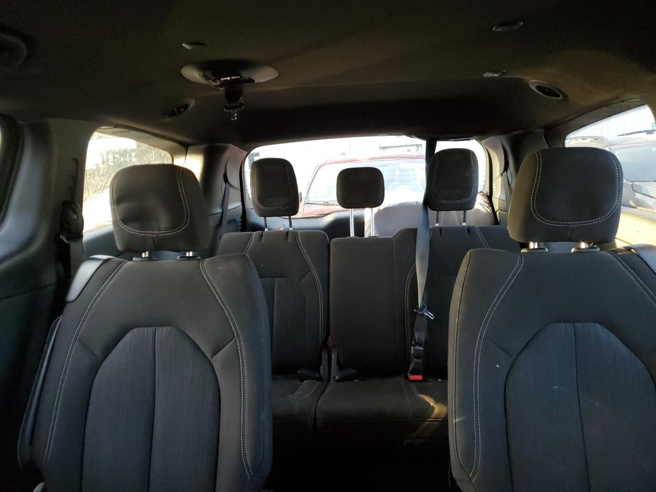 Chrysler Pacifica Touring Image 11