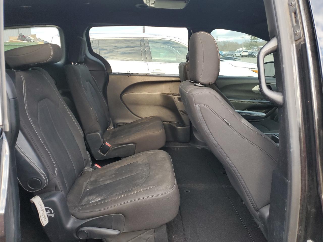 Chrysler Pacifica Touring Image 9