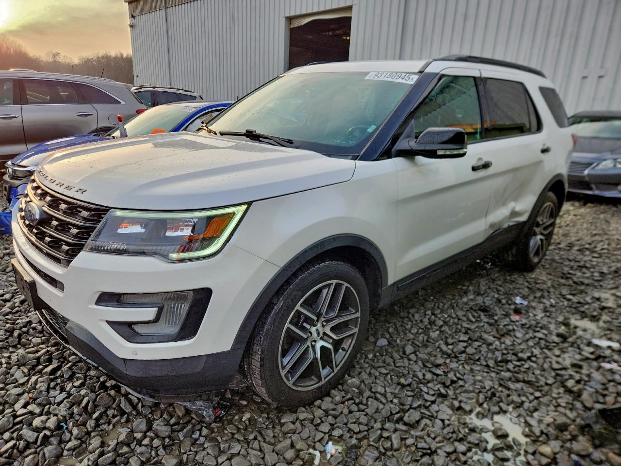 Ford Explorer Sport Image 1