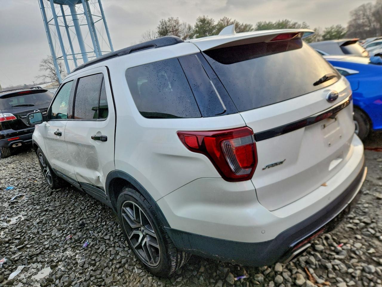 Ford Explorer Sport Image 6