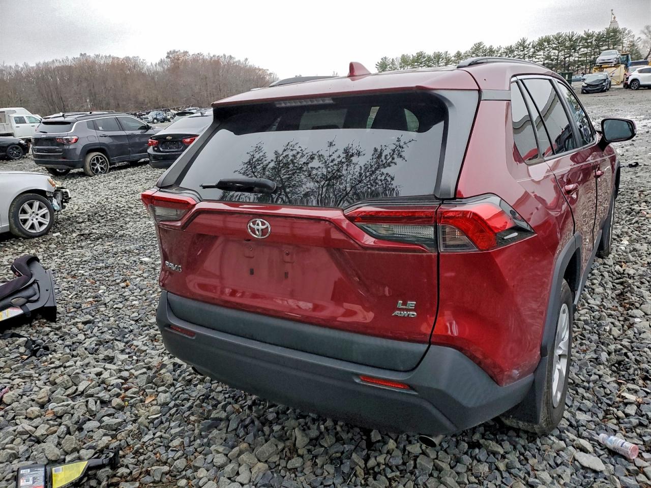 Toyota RAV4 Le Image 4