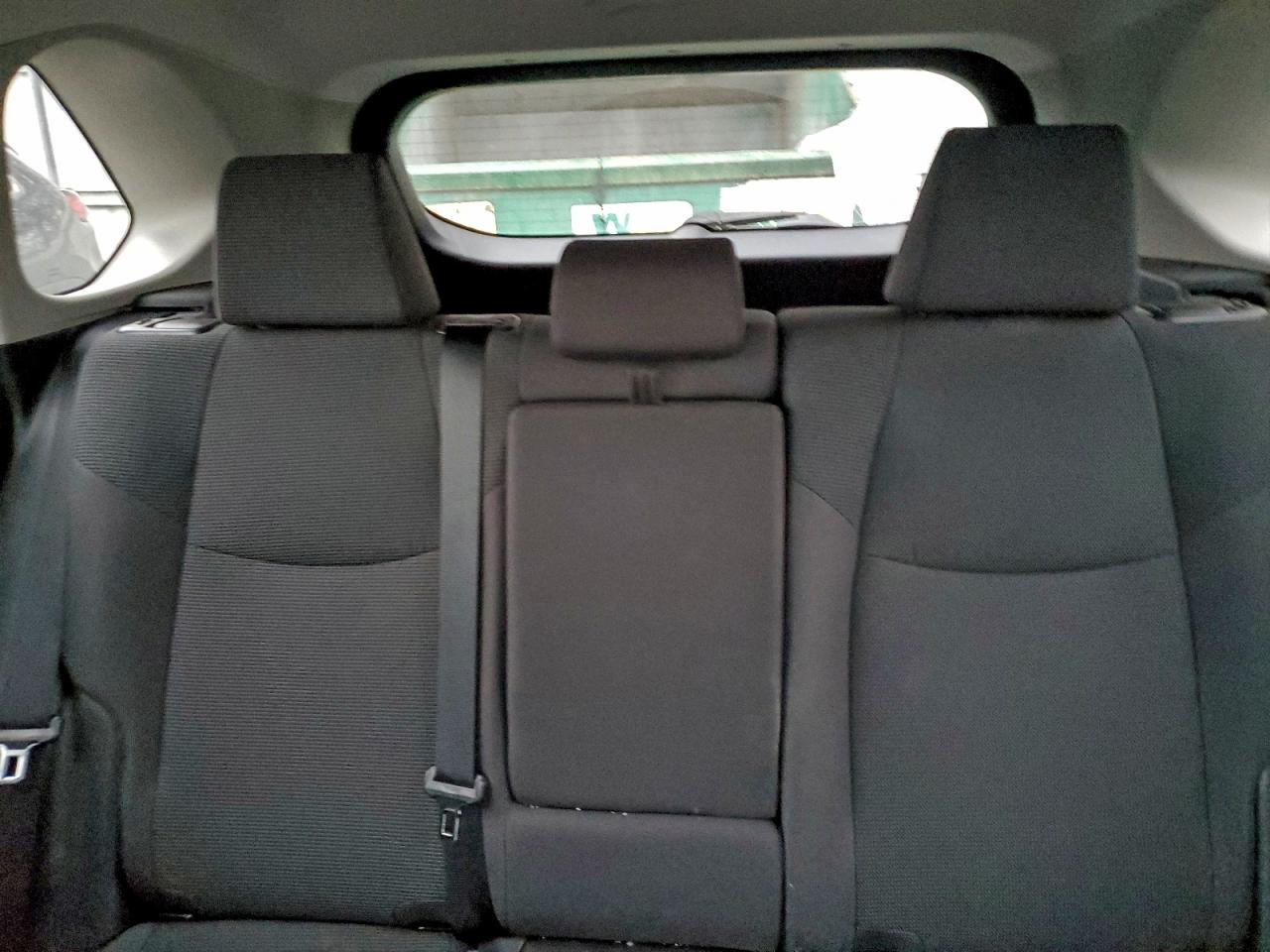 Toyota RAV4 Le Image 10