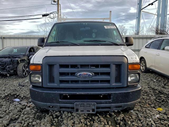 Ford Econoline E250 Van Image 2