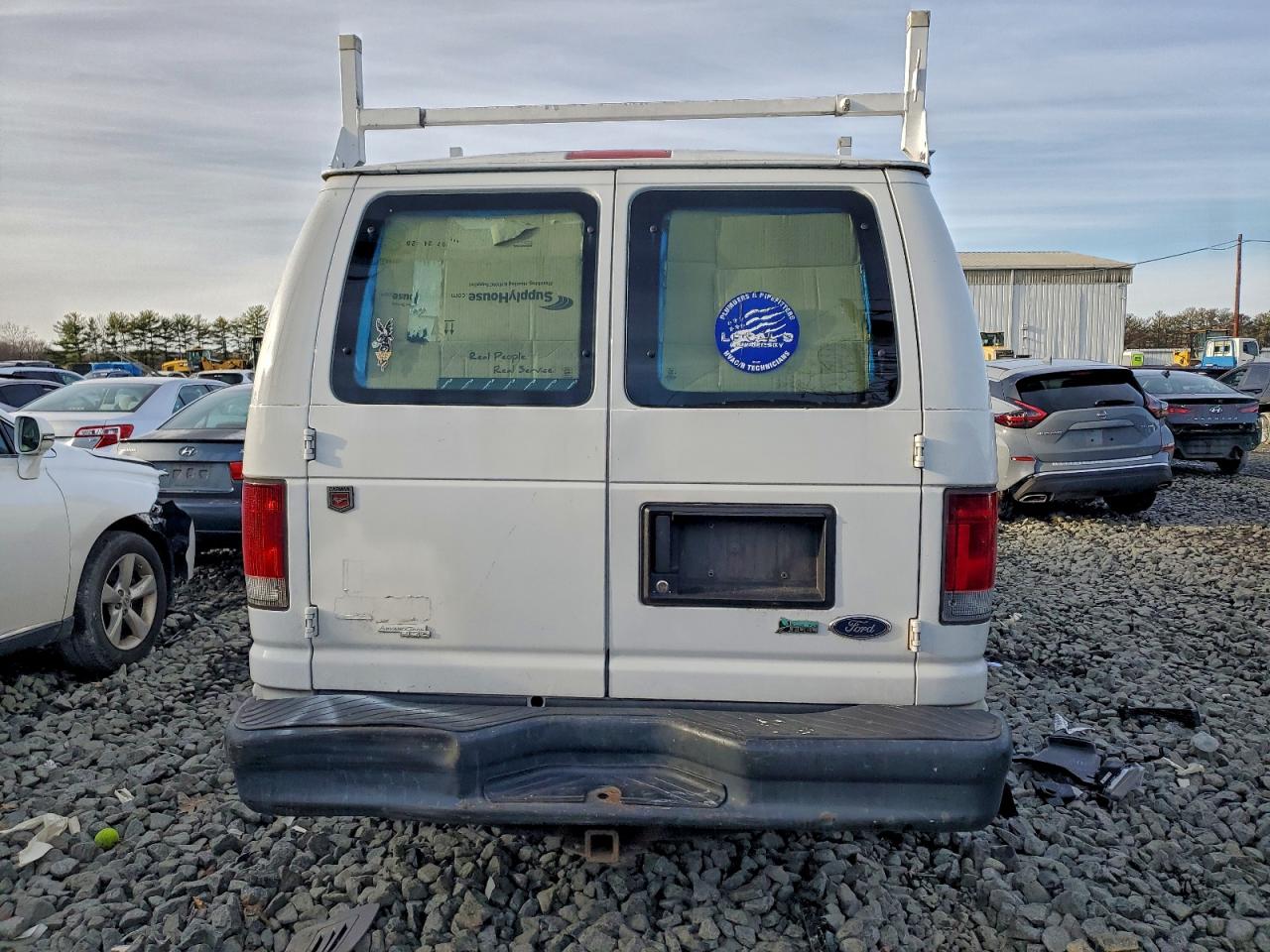 Ford Econoline E250 Van Image 5