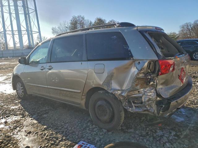 Toyota Sienna Ce Image 2