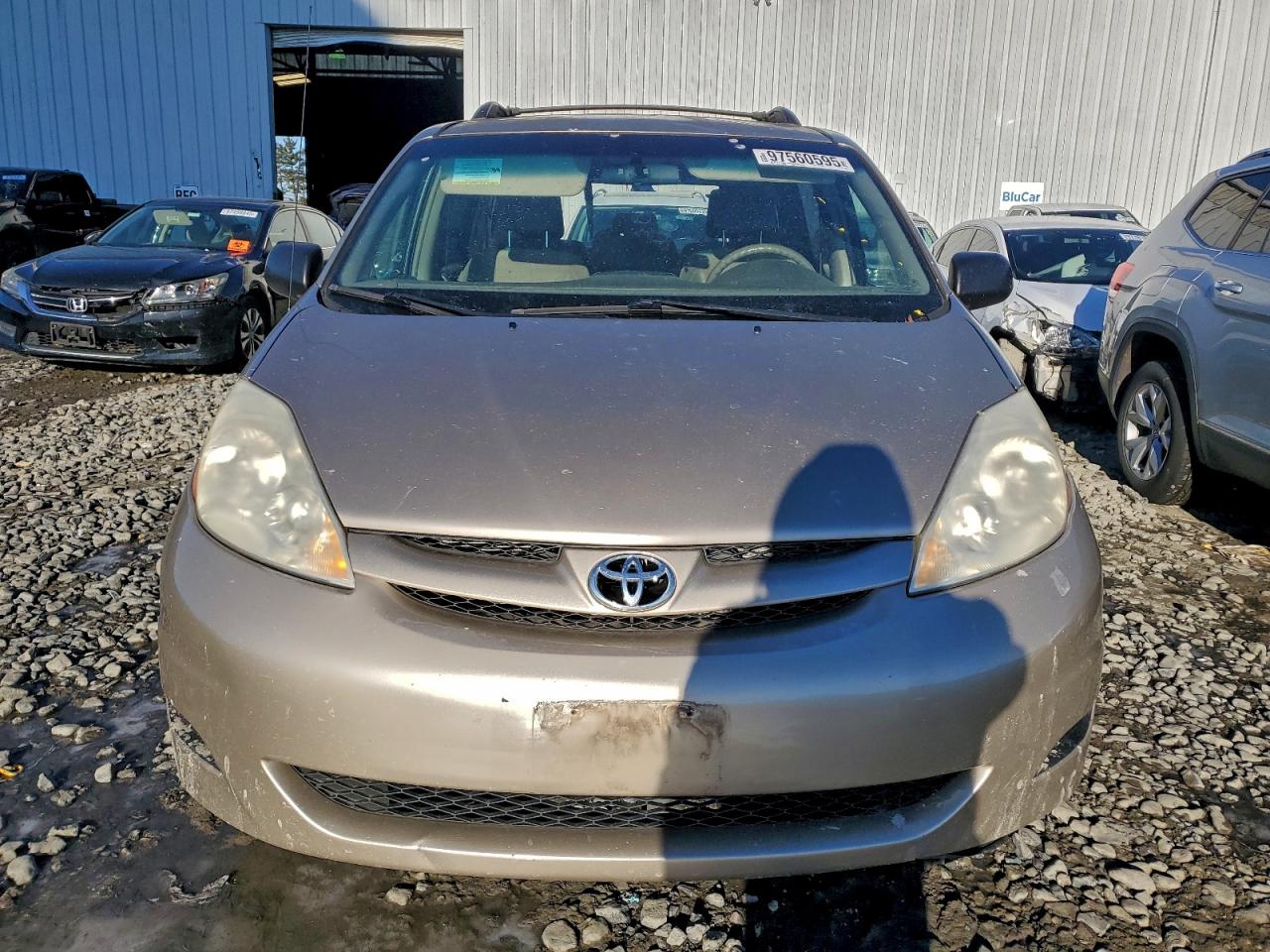 Toyota Sienna Ce Image 12