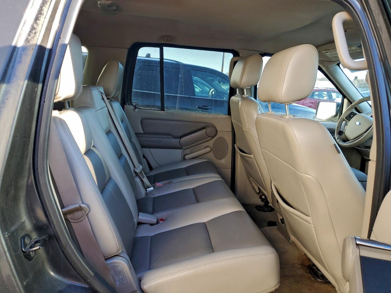 Ford Explorer Xlt Image 5