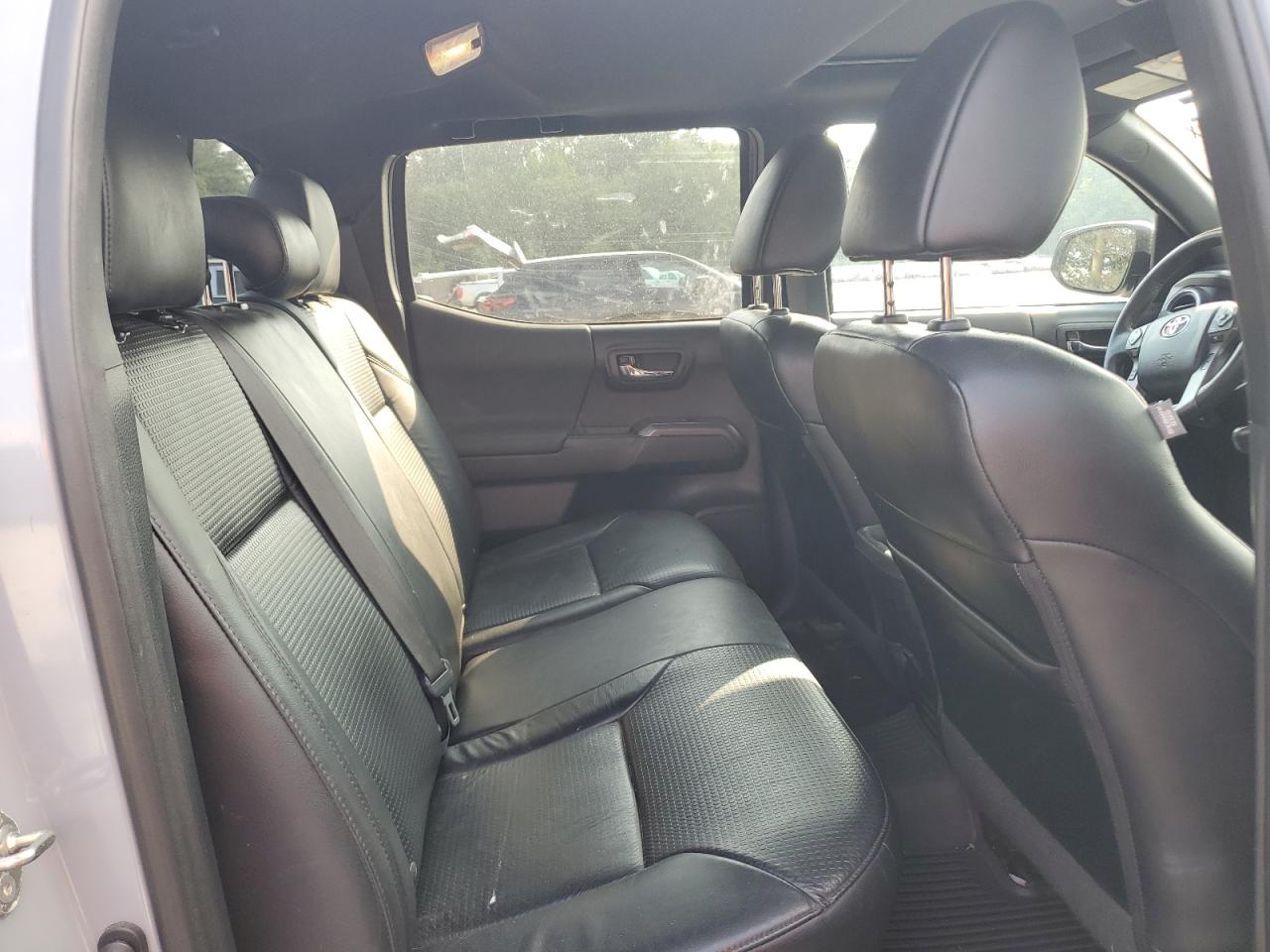 Toyota Tacoma Double Cab Image 4