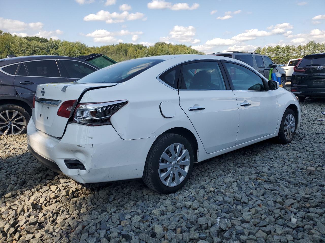 Nissan Sentra S Image 2