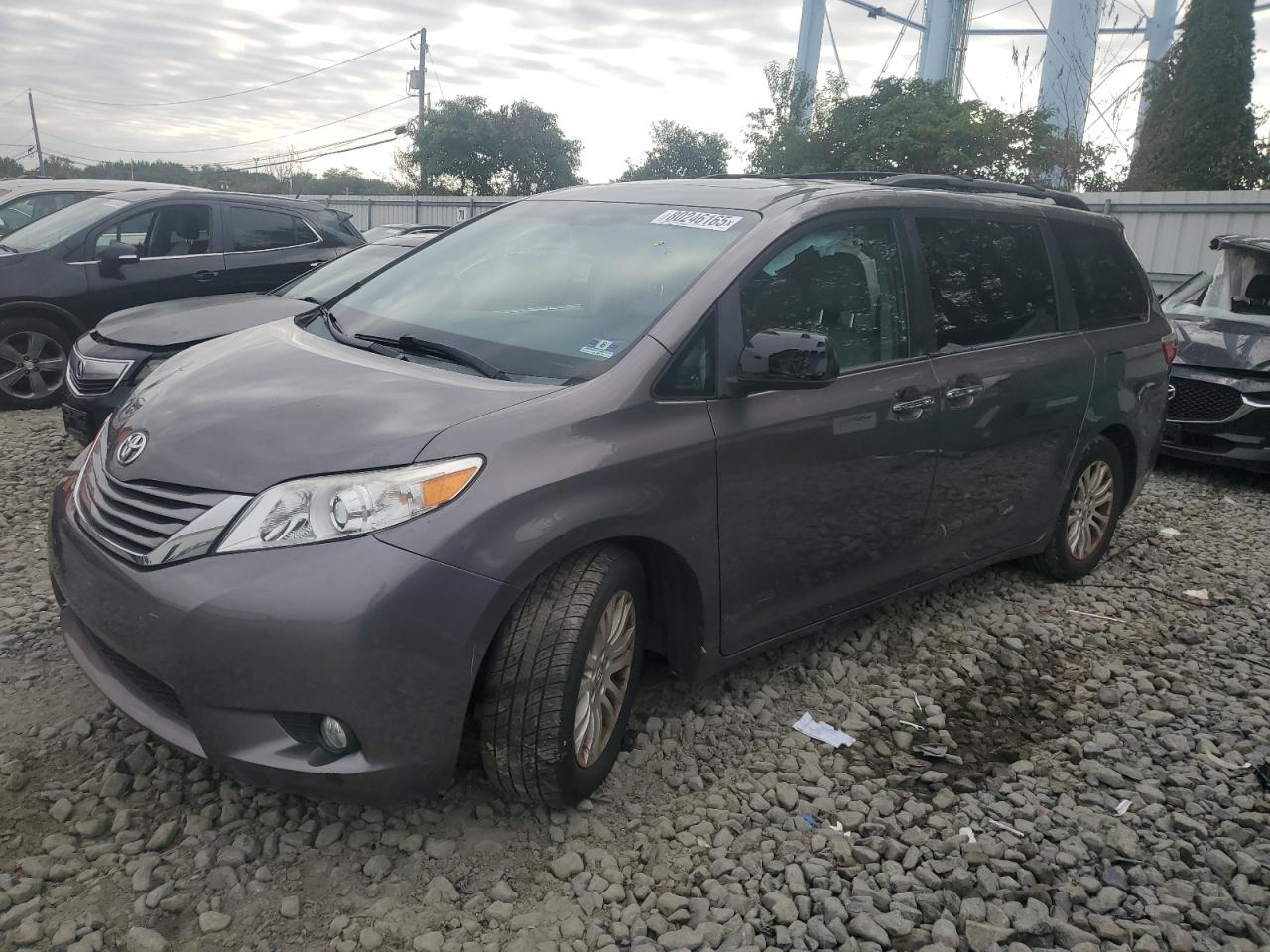 Toyota Sienna Xle Image 1