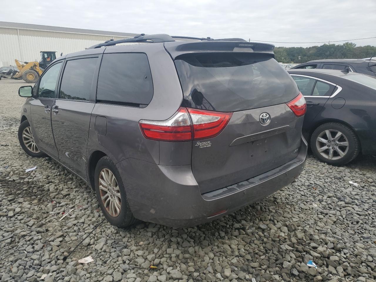 Toyota Sienna Xle Image 3