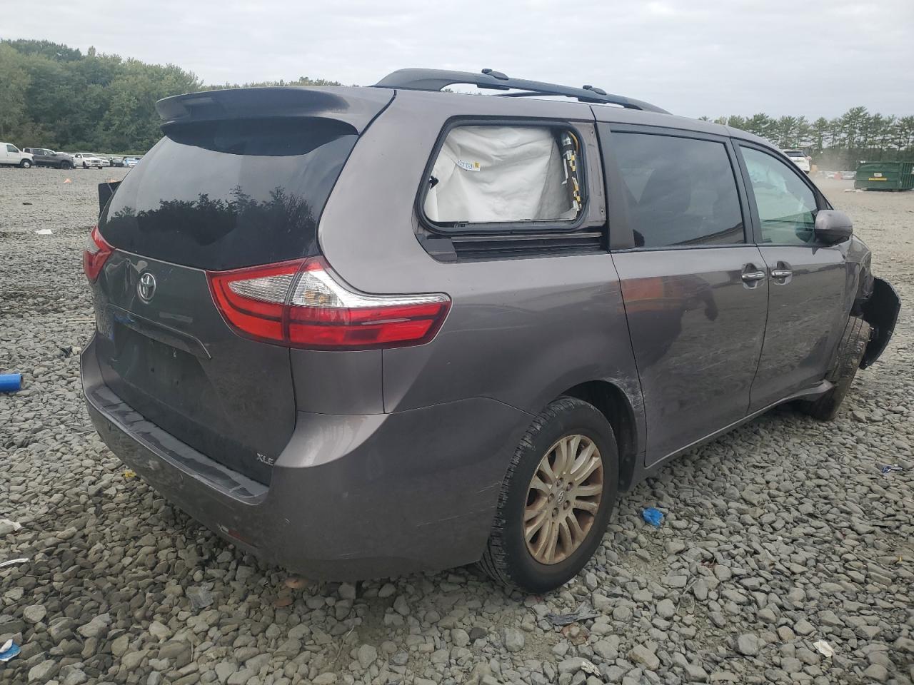 Toyota Sienna Xle Image 10