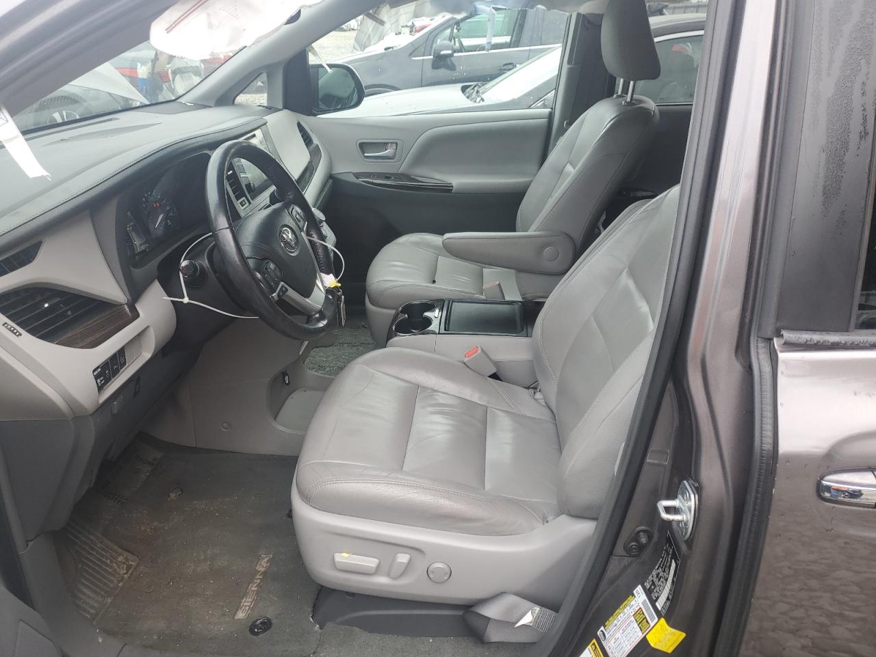 Toyota Sienna Xle Image 2