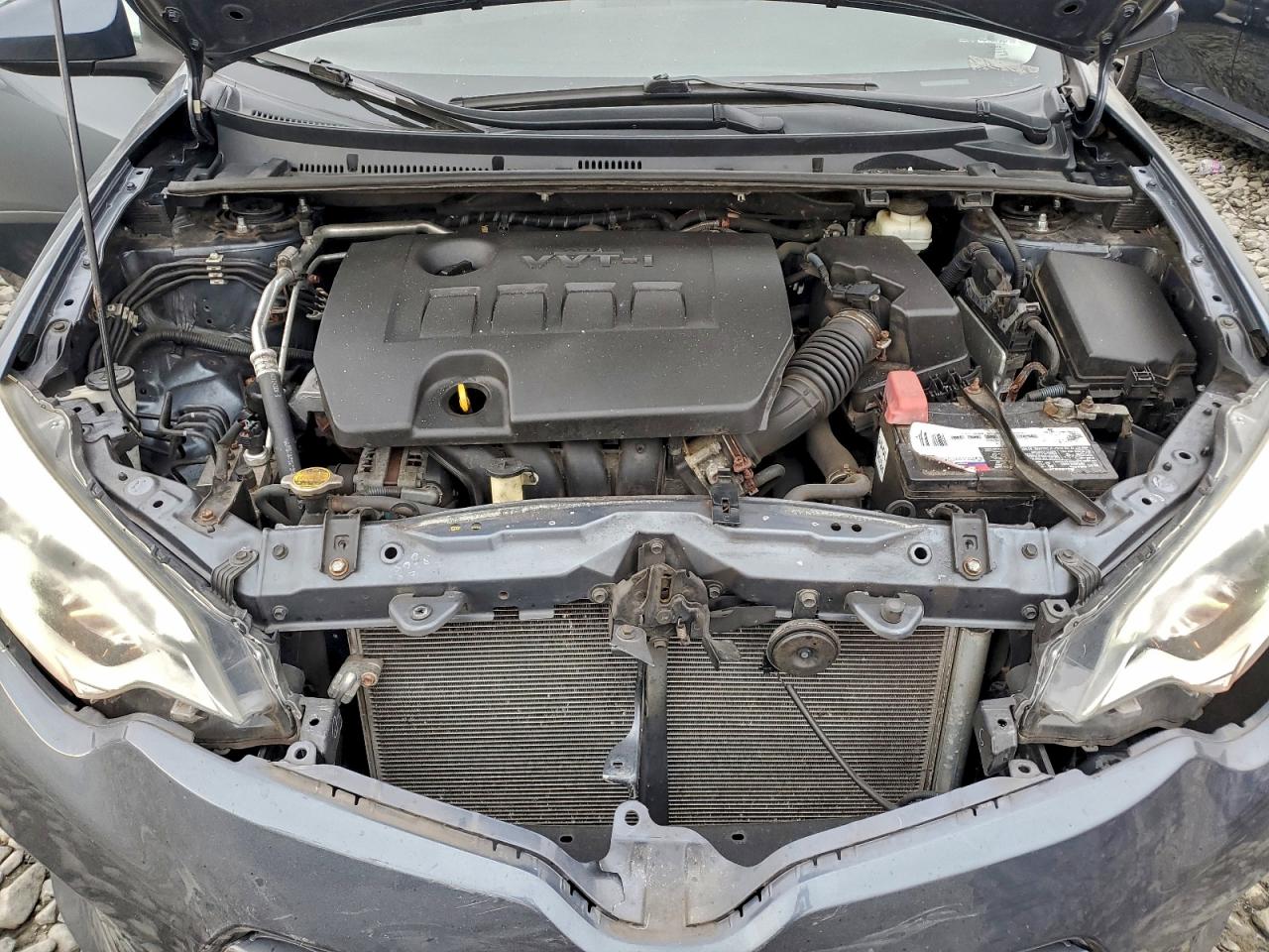 Toyota Corolla L Image 2