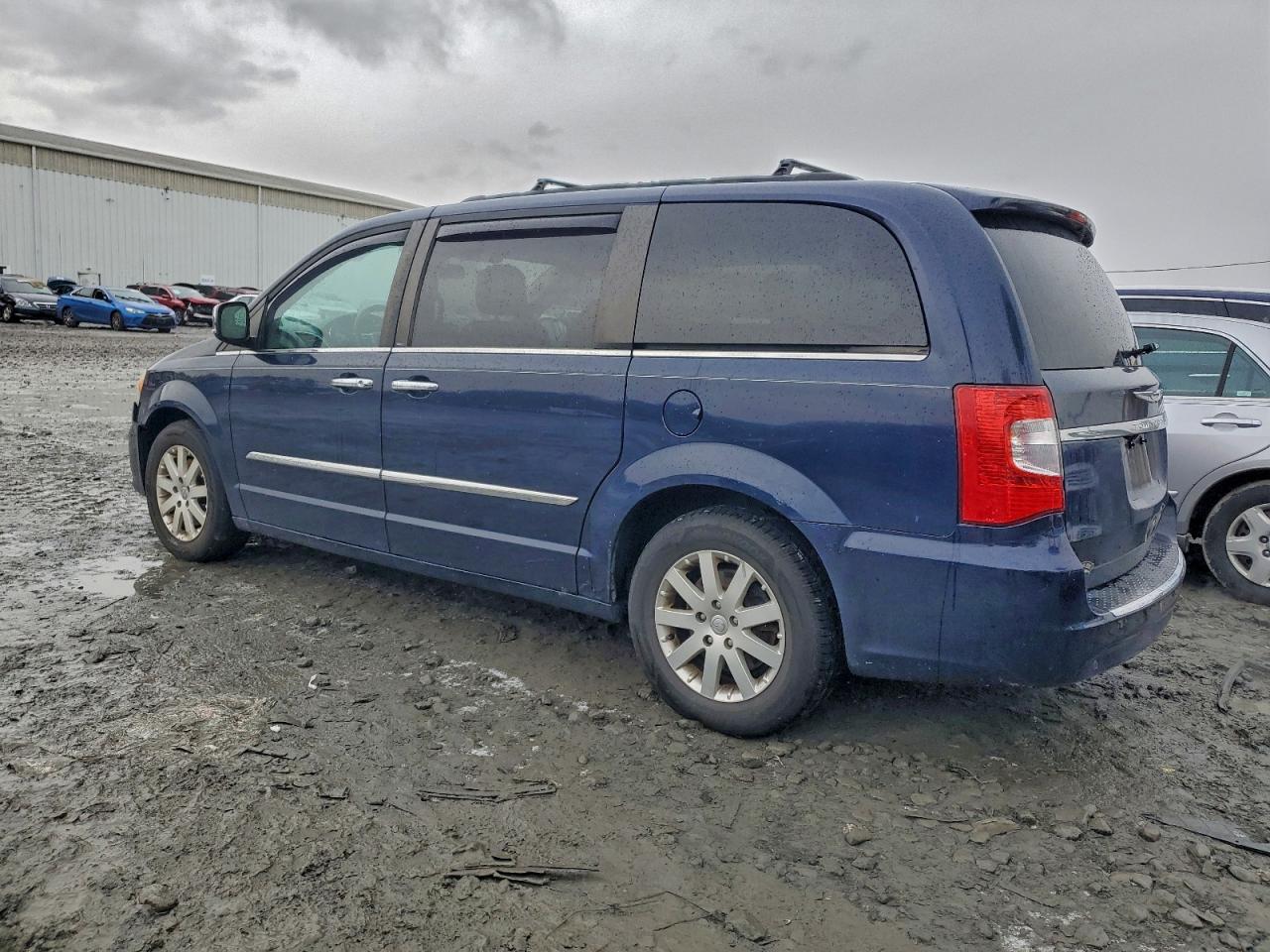 Chrysler Minivan Touring L Image 8