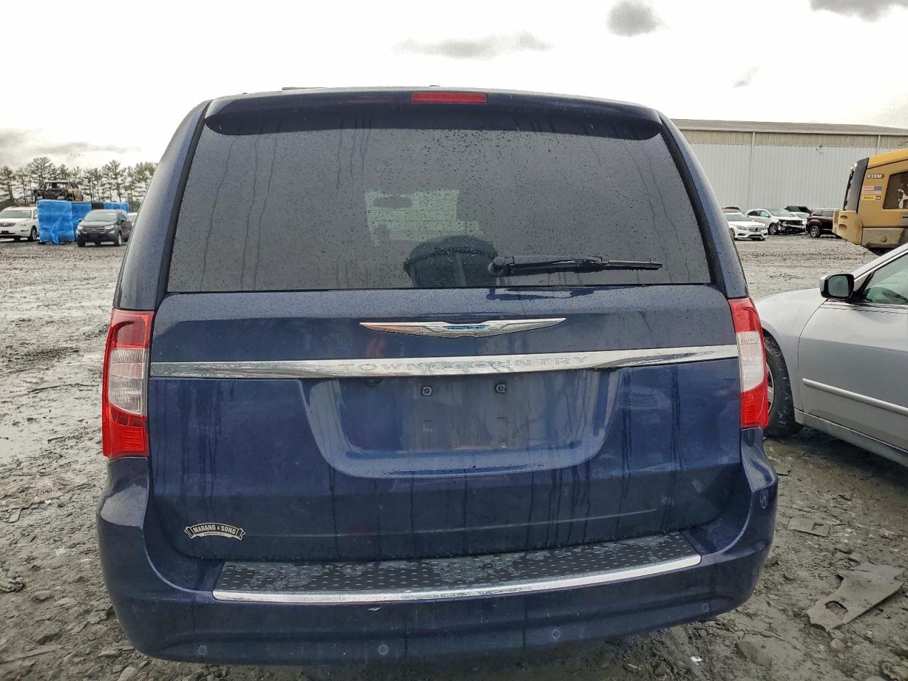 Chrysler Minivan Touring L Image 3