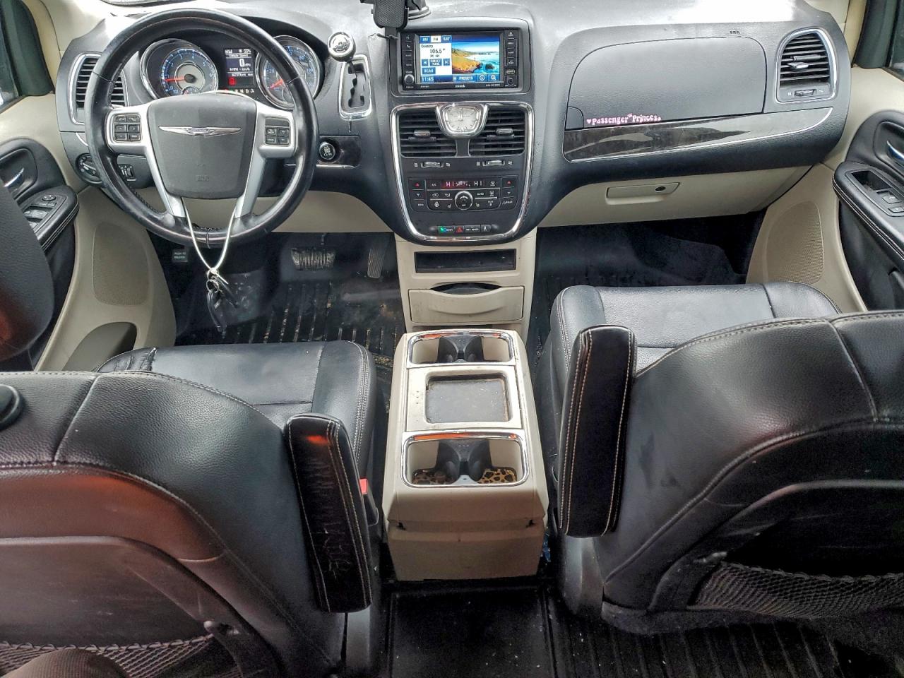 Chrysler Minivan Touring L Image 12