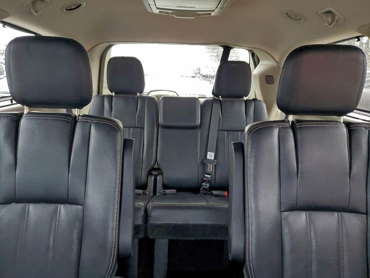 Chrysler Minivan Touring L Image 6