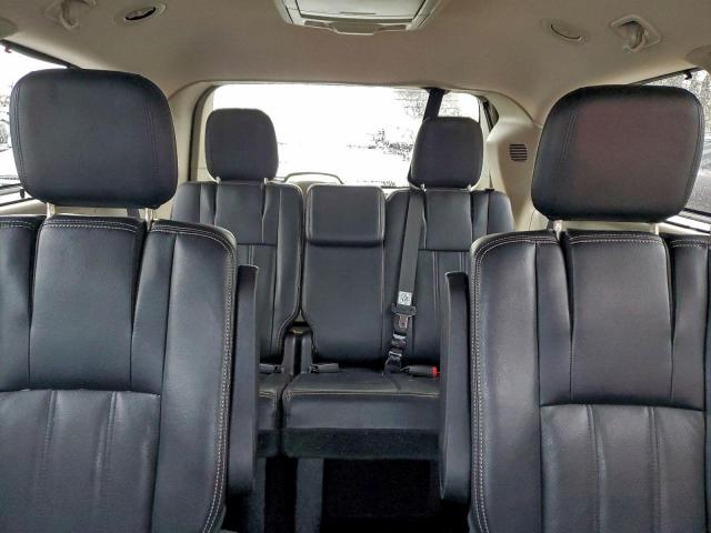 Chrysler Minivan Touring L Image 6