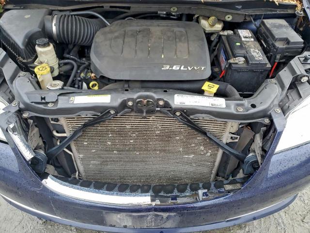 Chrysler Minivan Touring L Image 11