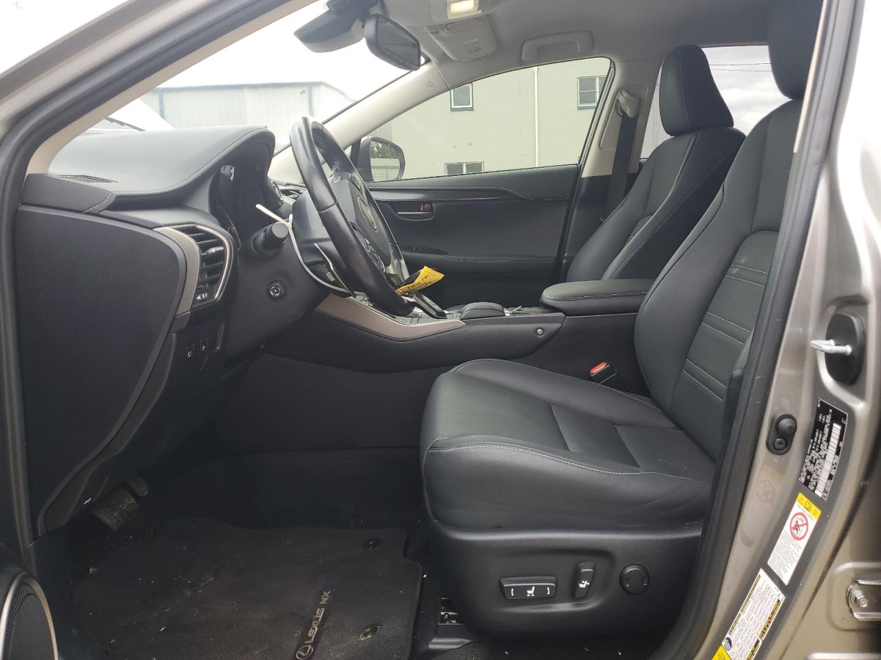 Lexus NX 300h Image 3