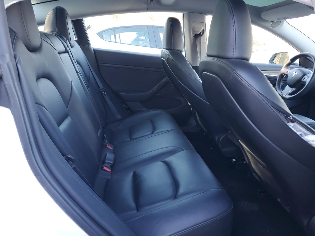 Tesla Model 3 Image 11