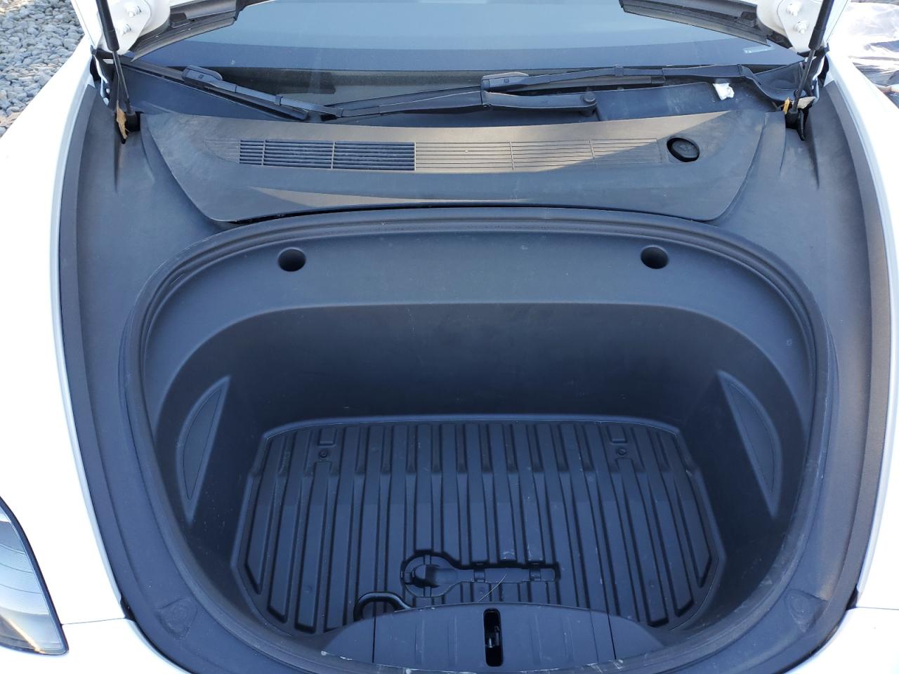 Tesla Model 3 Image 7