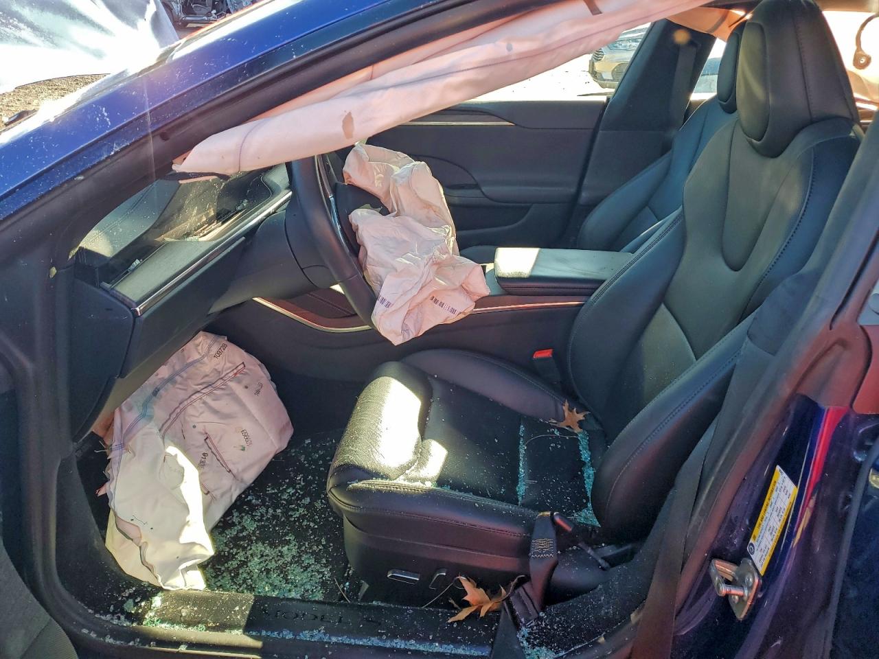 Tesla Model S Image 12