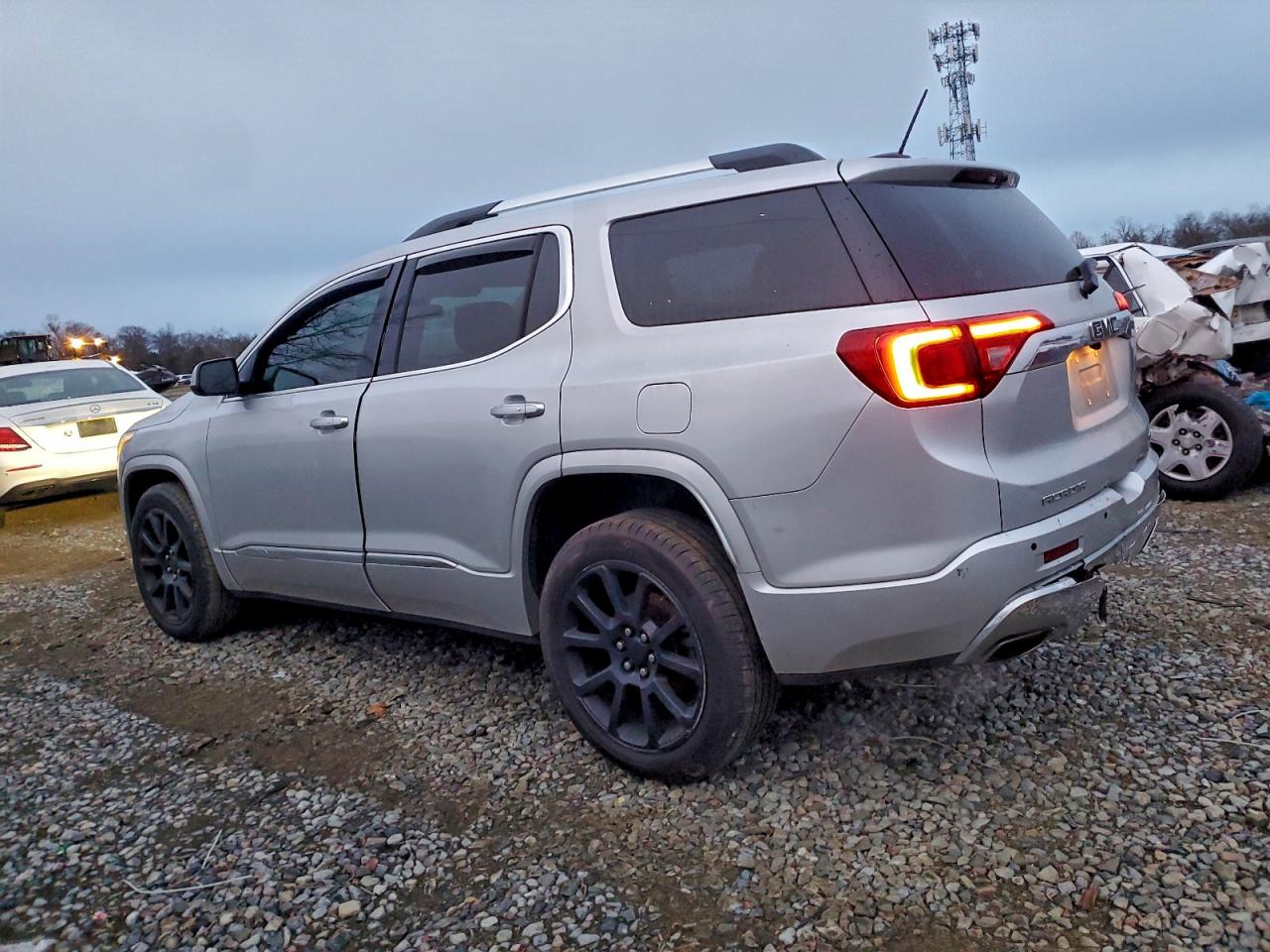 GMC Acadia Denali Image 5