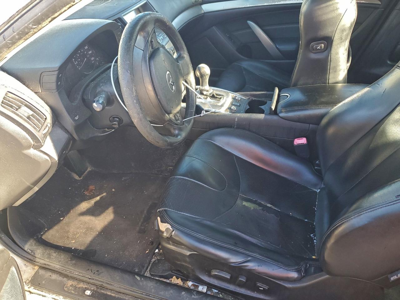 INFINITI G37 Image 10