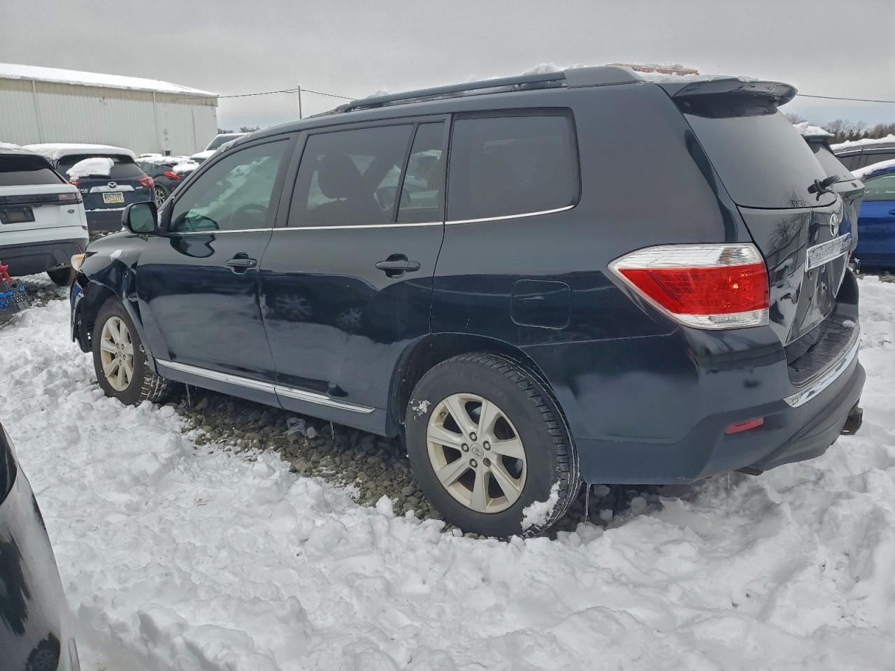 Toyota Highlander Base Image 3