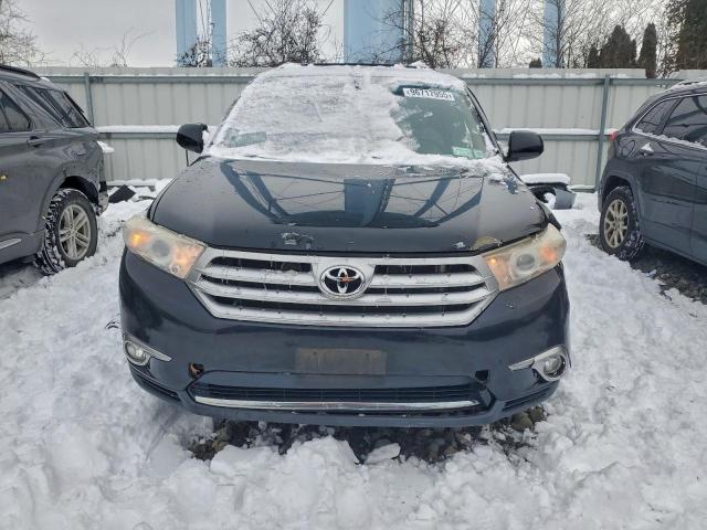 Toyota Highlander Base Image 13