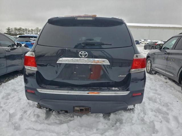 Toyota Highlander Base Image 12