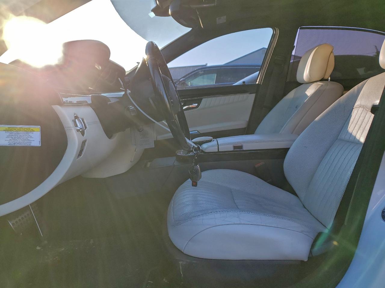 Mercedes-Benz S-Class 550 Image 8