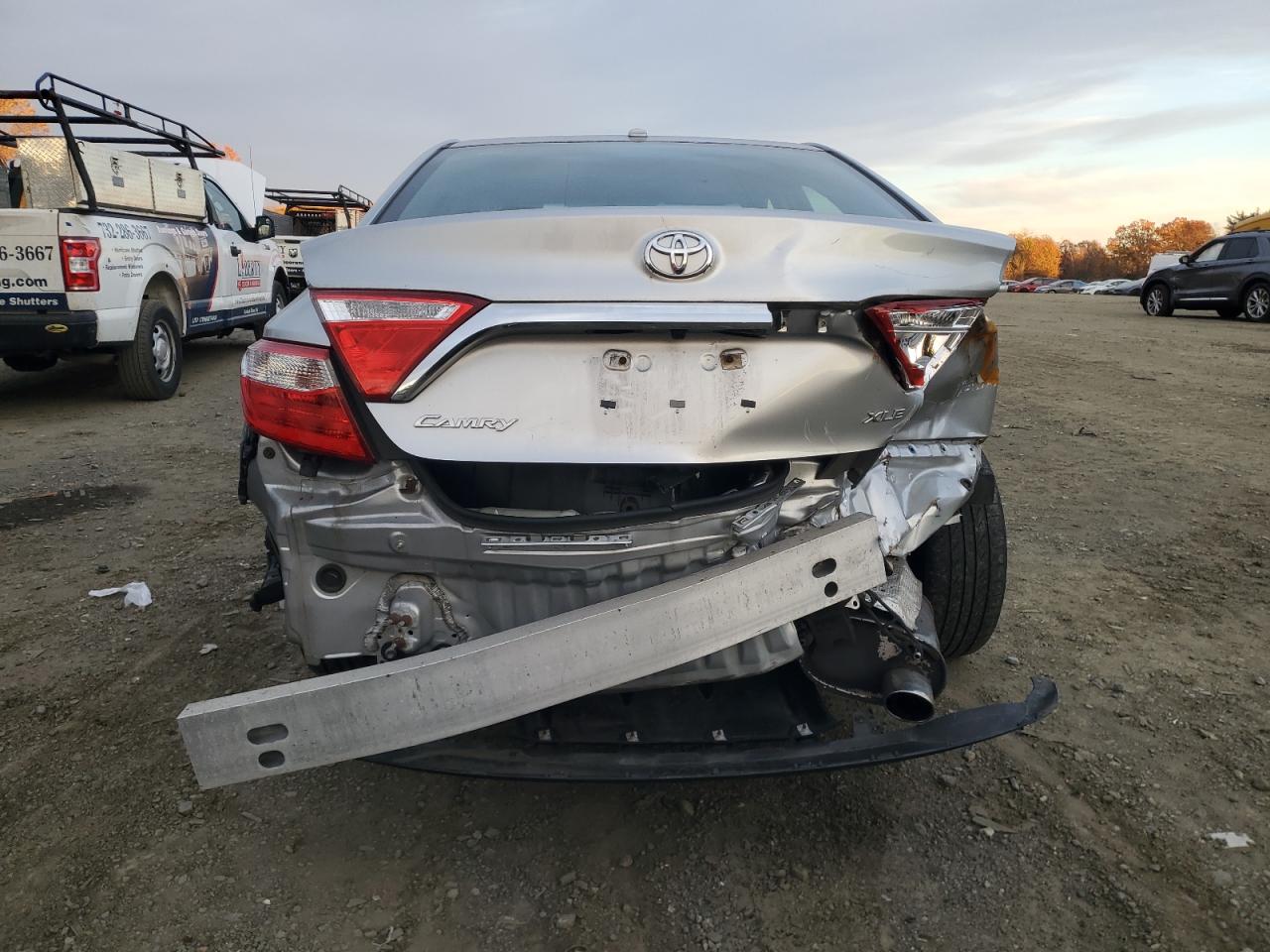 Toyota Camry Le Image 10