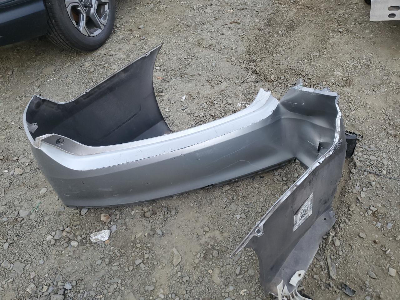 Toyota Camry Le Image 9