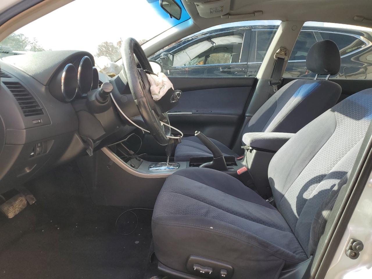 Nissan Altima S Image 6