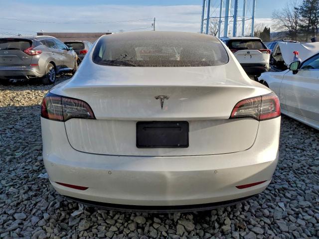 Tesla Model 3 Image 9