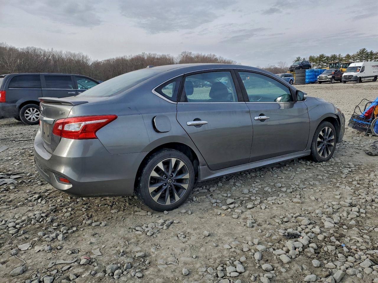 Nissan Sentra S Image 2