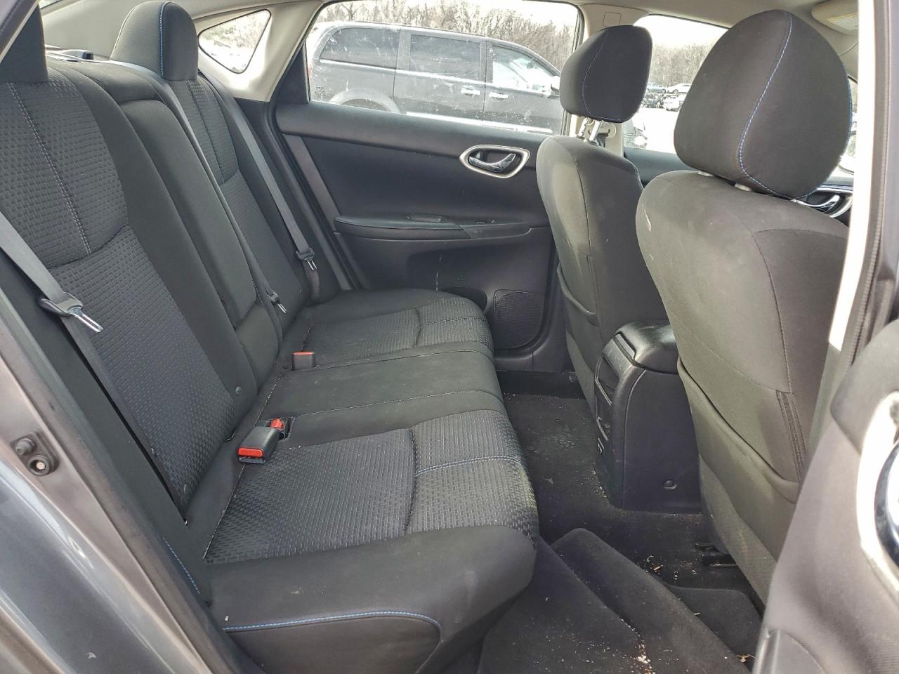 Nissan Sentra S Image 7