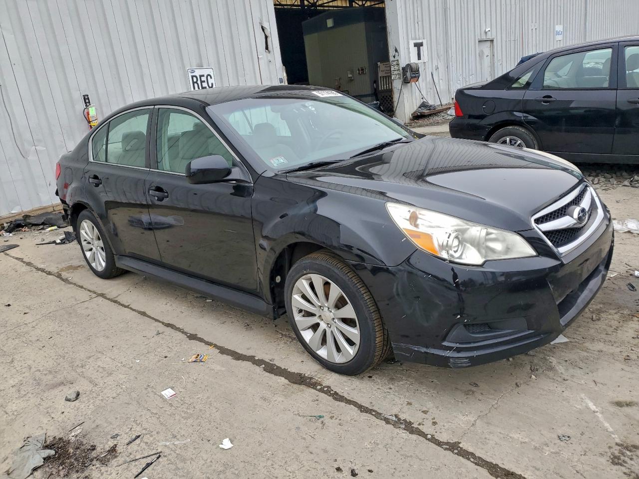 Subaru Legacy 2.5i Limited Image 5