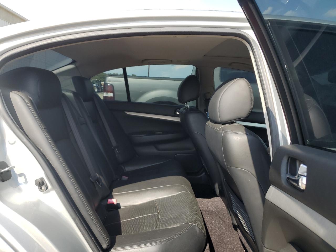 INFINITI G37 Image 12