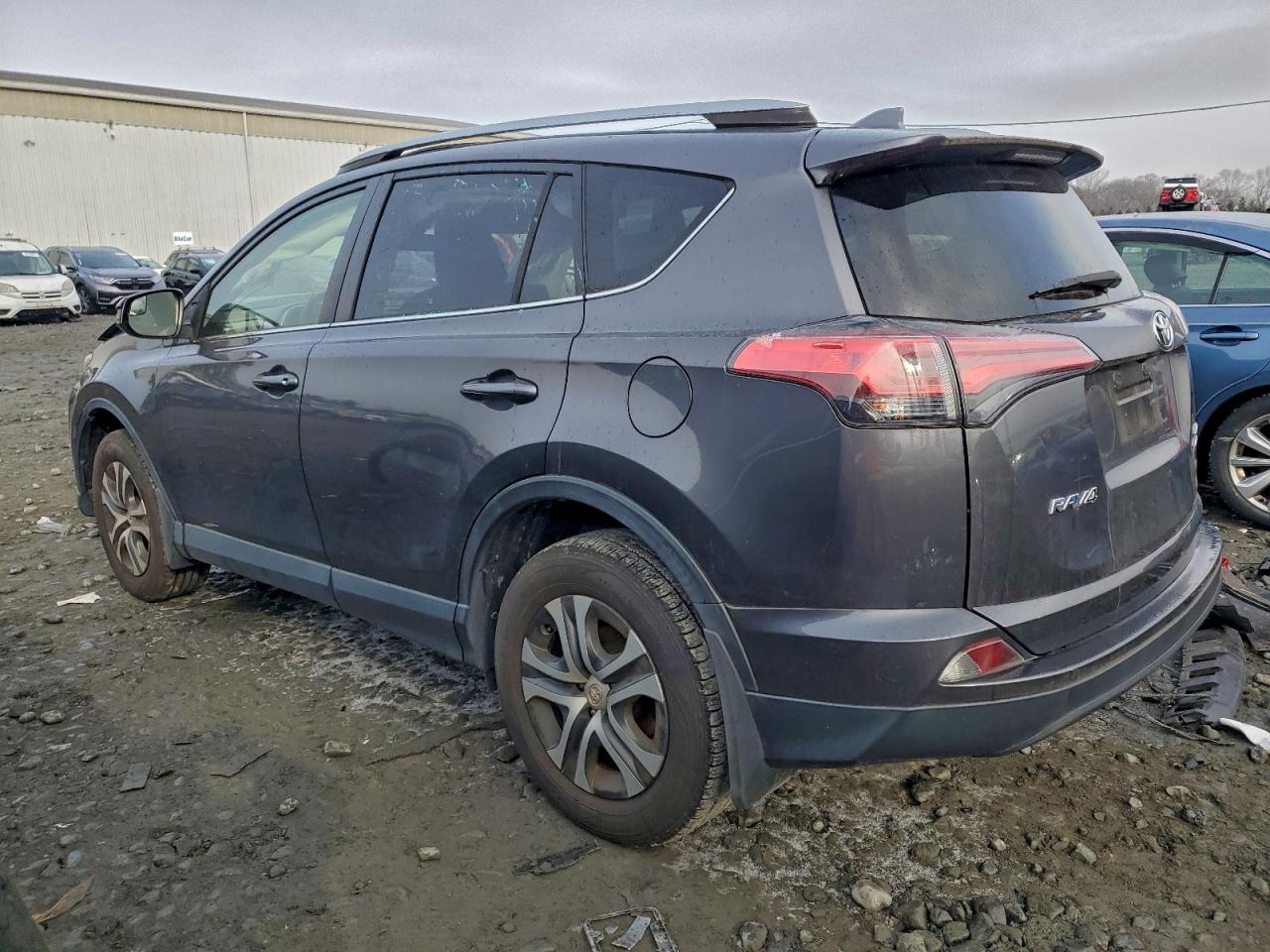 Toyota RAV4 Le Image 3